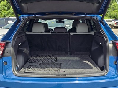 2025 Volkswagen Atlas Cross Sport 2.0T SEL R-Line Black