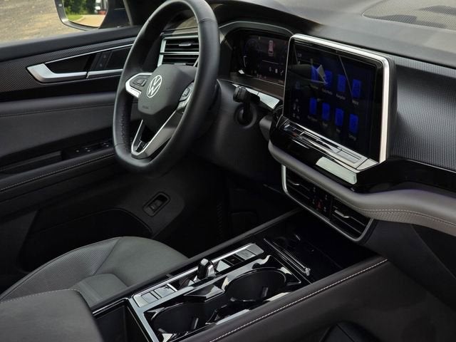 2025 Volkswagen Atlas Cross Sport 2.0T SEL R-Line Black