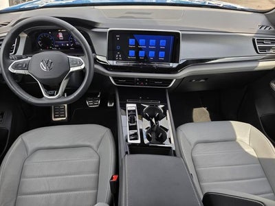 2025 Volkswagen Atlas Cross Sport 2.0T SEL R-Line Black