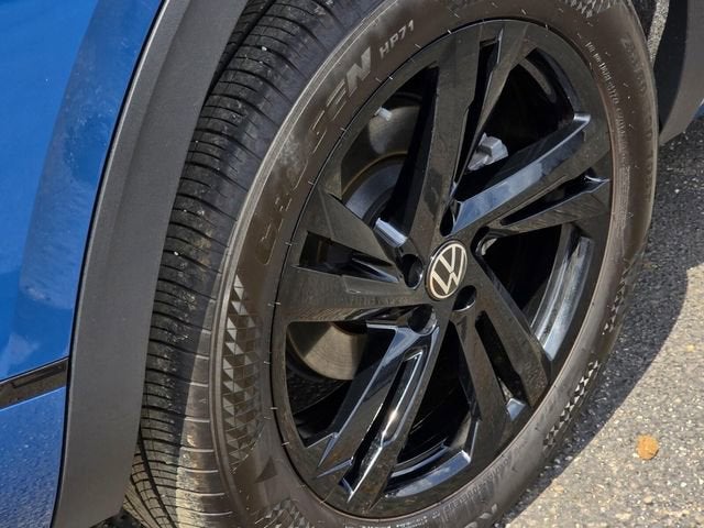 2025 Volkswagen Atlas Cross Sport 2.0T SEL R-Line Black