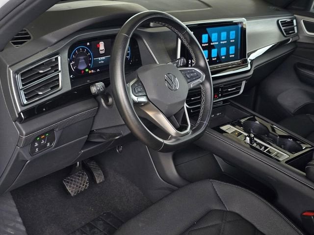 2025 Volkswagen Atlas Cross Sport 2.0T SE w/Technology