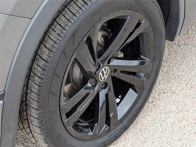 2023 Volkswagen Tiguan SE R-Line Black
