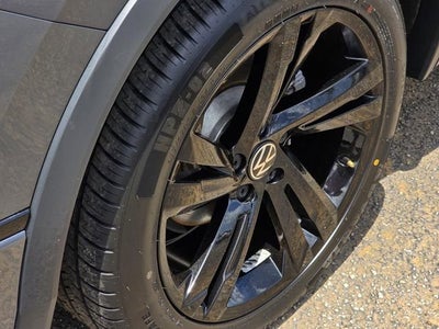 2023 Volkswagen Tiguan SE R-Line Black