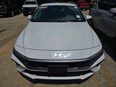 2024 Hyundai Elantra SE