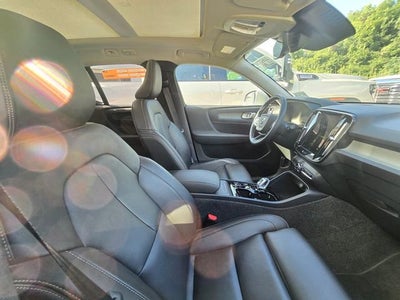 2025 Volvo XC40 Plus Bright Theme
