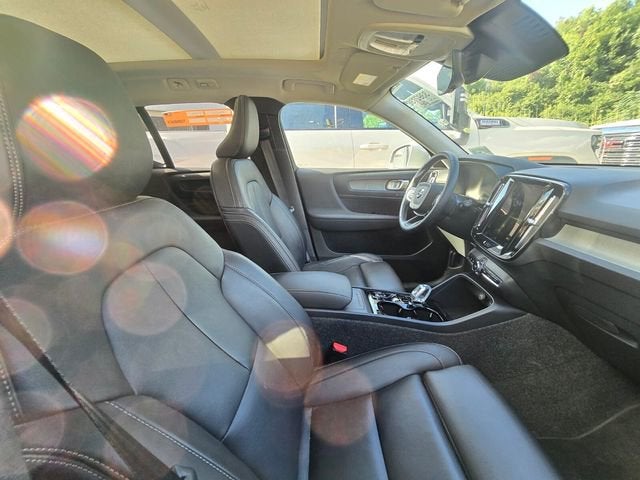 2025 Volvo XC40 Plus Bright Theme