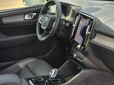 2025 Volvo XC40 Plus Bright Theme
