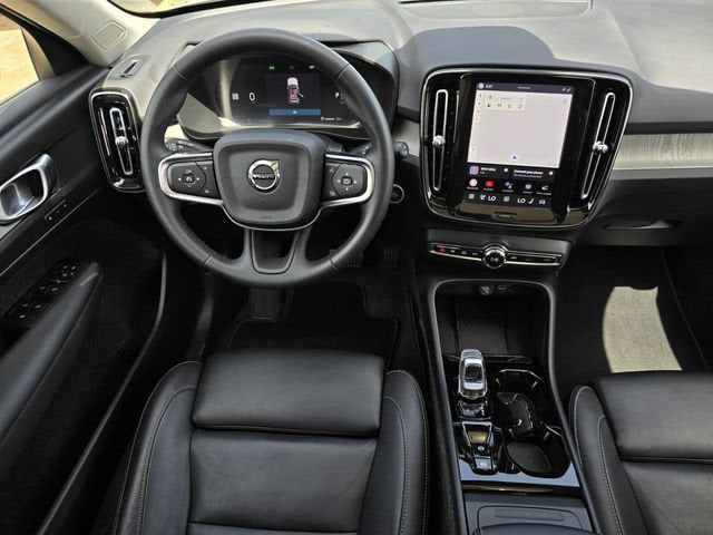 2025 Volvo XC40 Plus Bright Theme