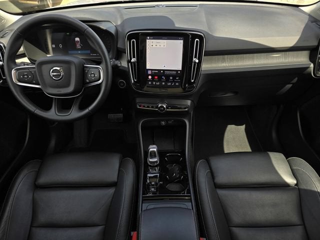 2025 Volvo XC40 Plus Bright Theme