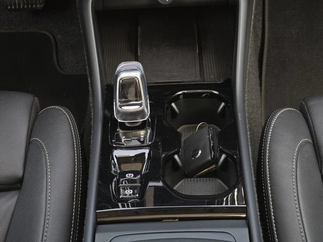 2025 Volvo XC40 Plus Bright Theme