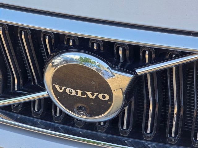 2025 Volvo XC40 Plus Bright Theme