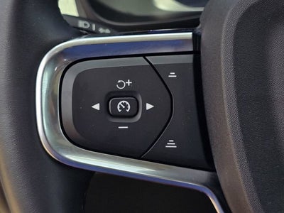 2025 Volvo XC40 Plus Bright Theme