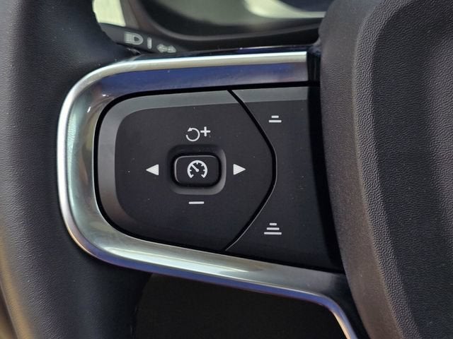 2025 Volvo XC40 Plus Bright Theme