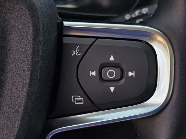 2025 Volvo XC40 Plus Bright Theme