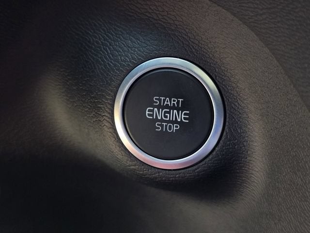2025 Volvo XC40 Plus Bright Theme
