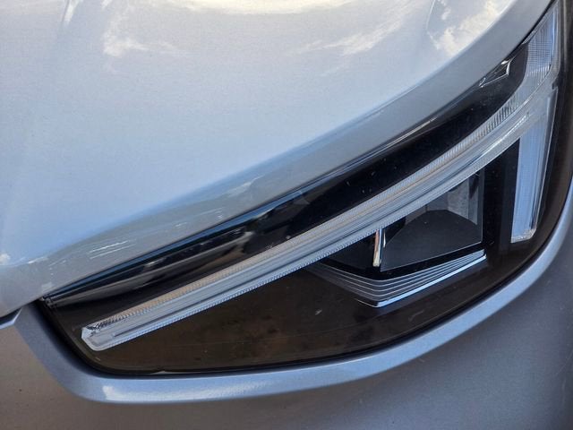2025 Volvo XC40 Plus Bright Theme