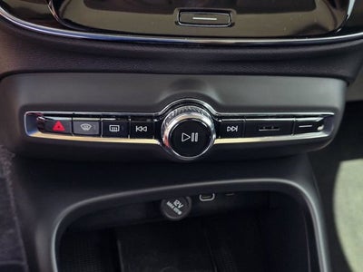 2025 Volvo XC40 Plus Bright Theme