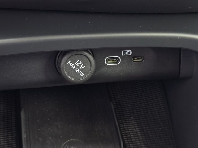 2025 Volvo XC40 Plus Bright Theme
