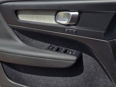 2025 Volvo XC40 Plus Bright Theme