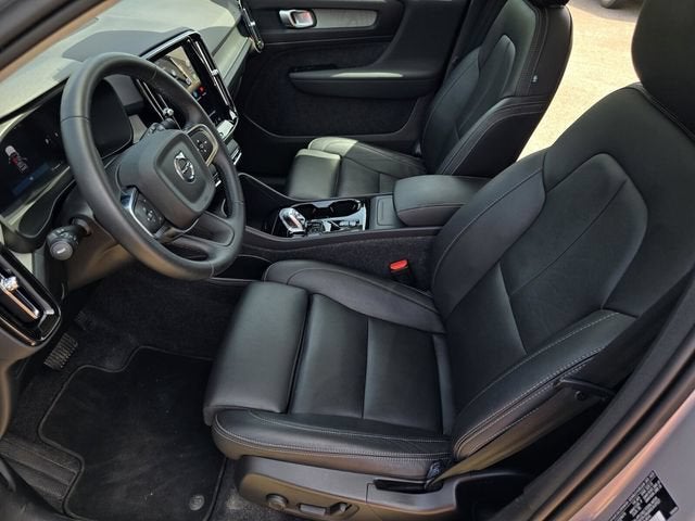 2025 Volvo XC40 Plus Bright Theme