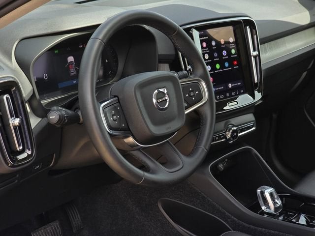 2025 Volvo XC40 Plus Bright Theme
