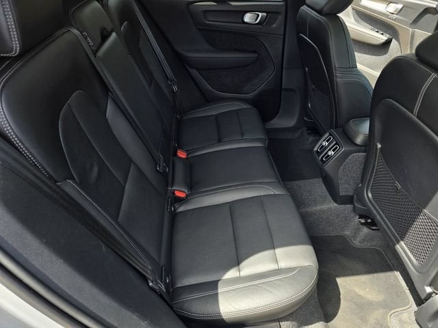 2025 Volvo XC40 Plus Bright Theme