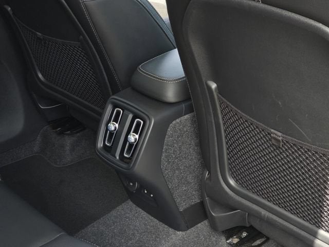 2025 Volvo XC40 Plus Bright Theme