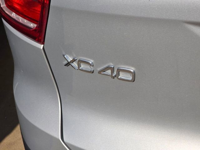 2025 Volvo XC40 Plus Bright Theme