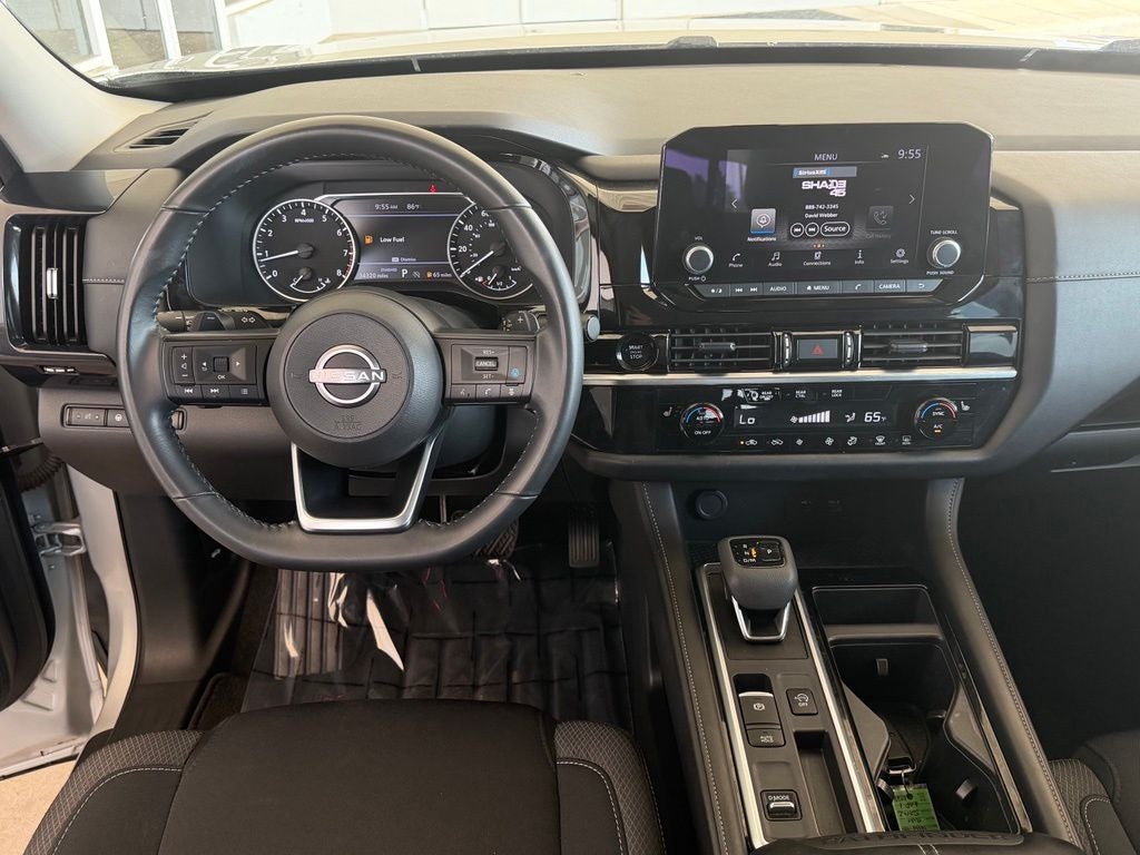 2025 Nissan Pathfinder SV