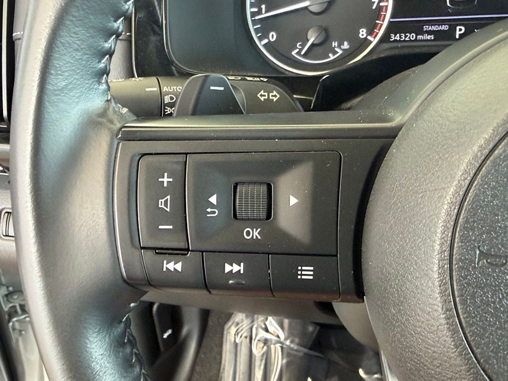 2025 Nissan Pathfinder SV