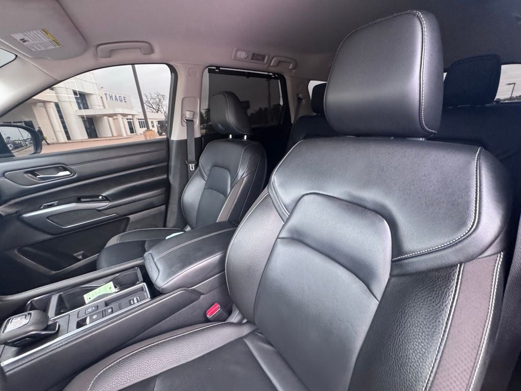 2023 Nissan Pathfinder SL