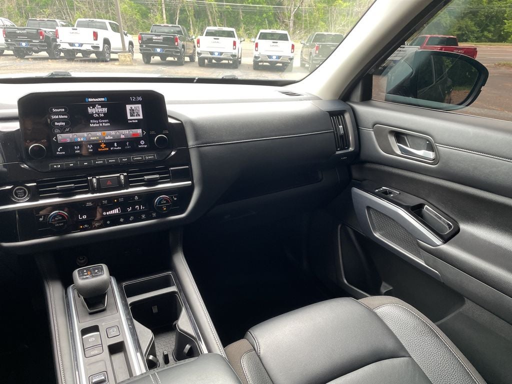 2023 Nissan Pathfinder SL