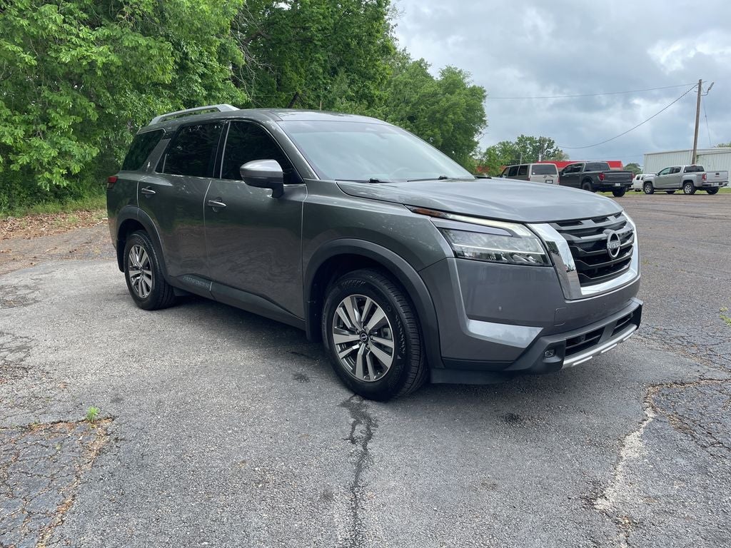 2023 Nissan Pathfinder SL