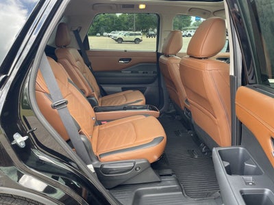 2024 Nissan Pathfinder Platinum
