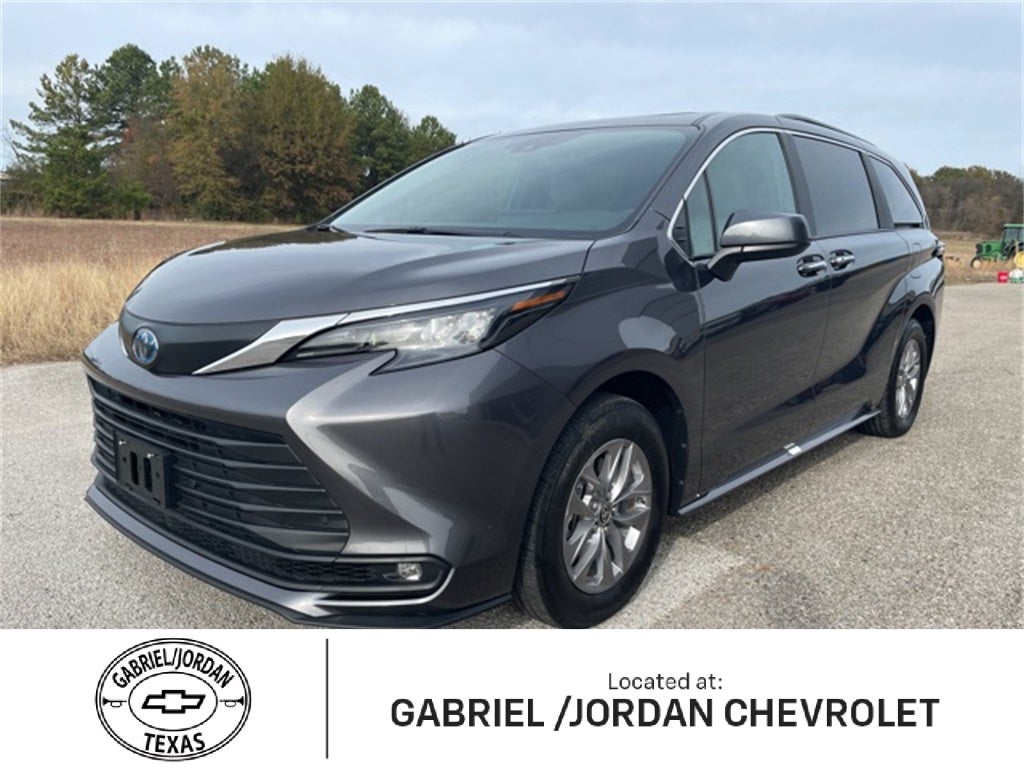 2025 Toyota Sienna XLE