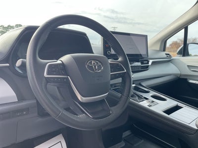 2025 Toyota Sienna XLE