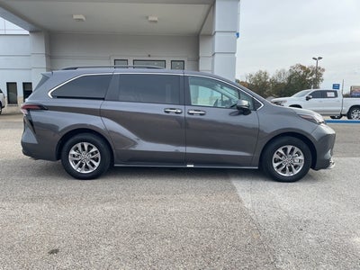2025 Toyota Sienna XLE
