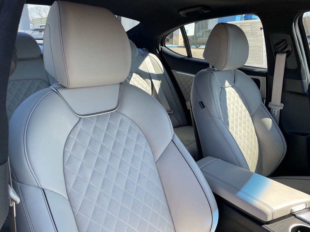 2023 Genesis G70 3.3T