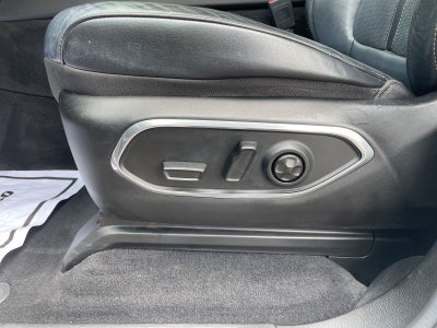 2023 Jeep Wagoneer Base