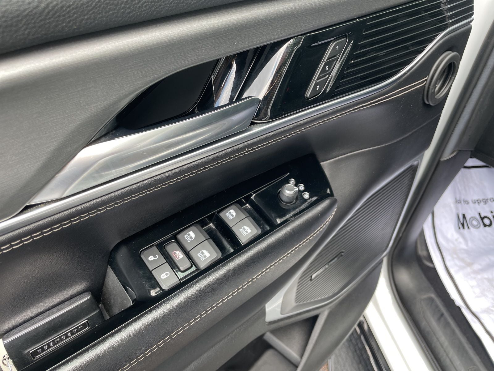 2023 Jeep Wagoneer Base