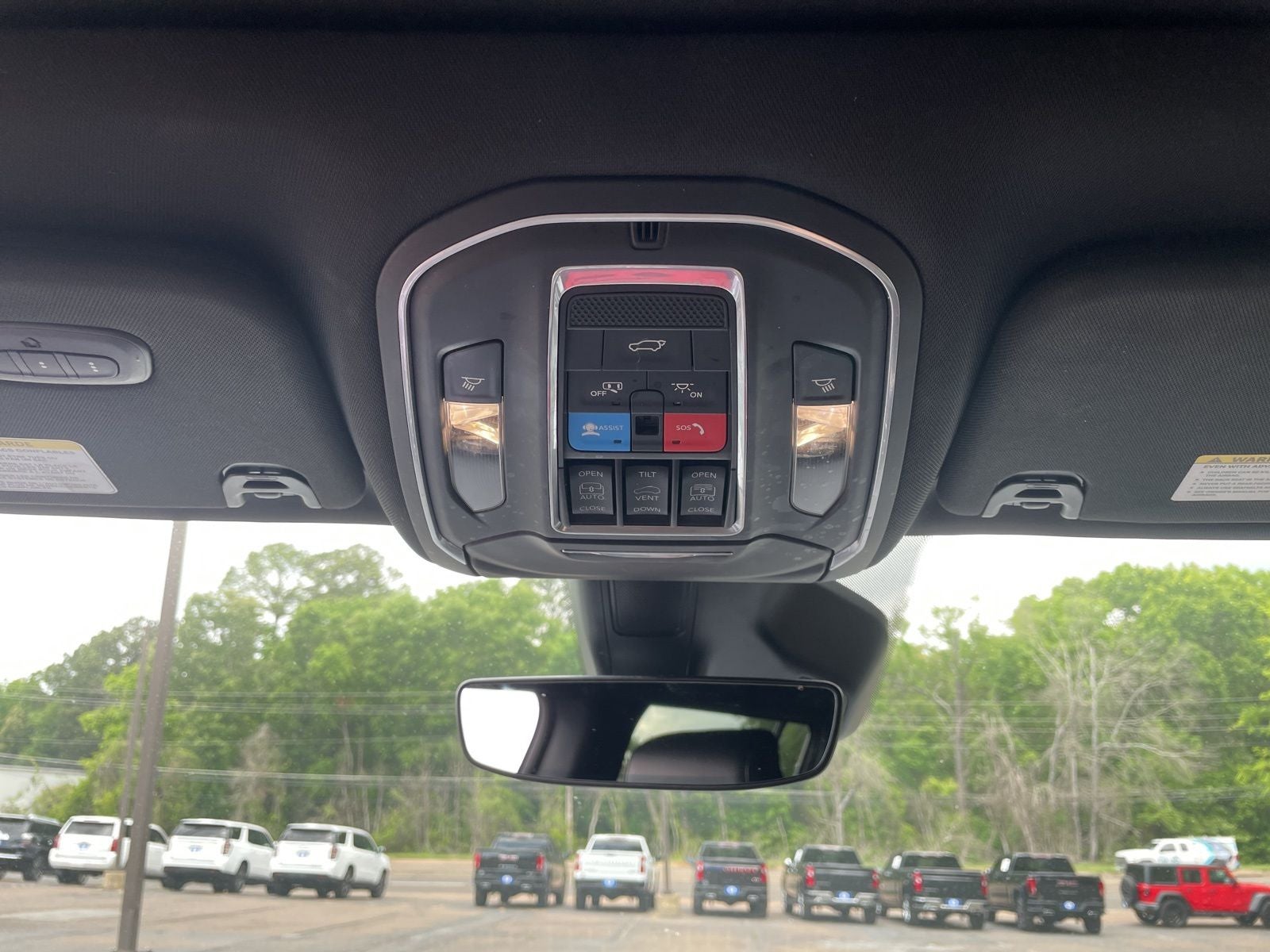 2023 Jeep Wagoneer Base