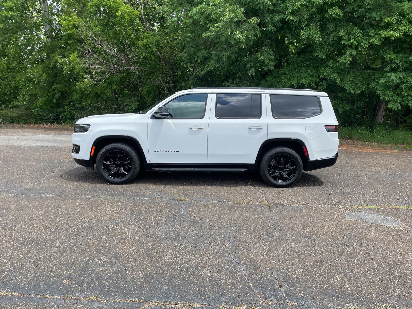 2023 Jeep Wagoneer Base