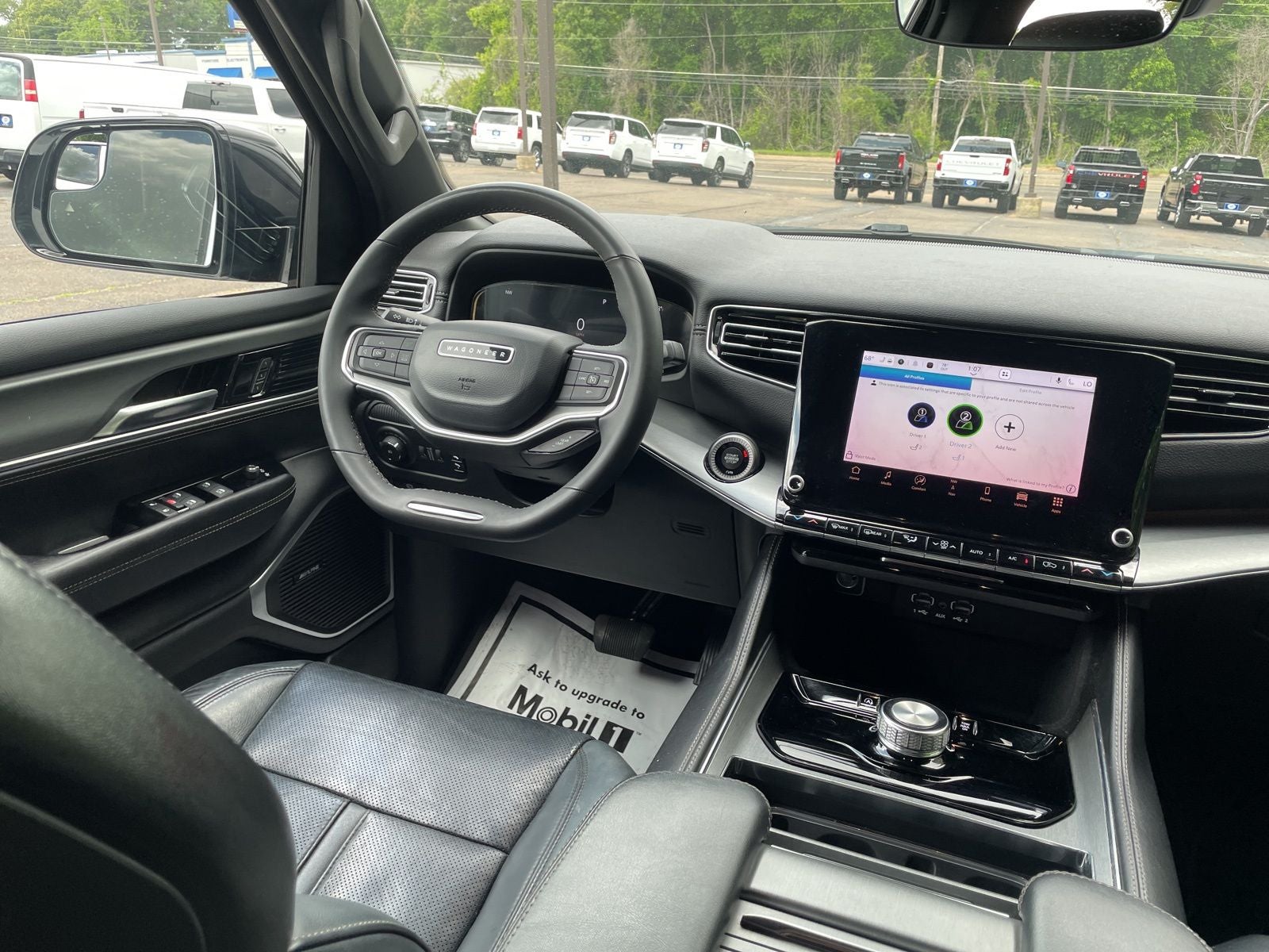 2023 Jeep Wagoneer Base