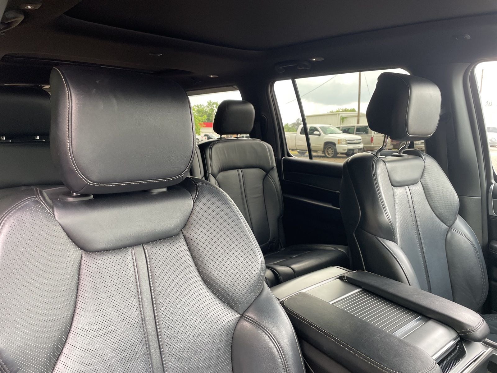 2023 Jeep Wagoneer Base