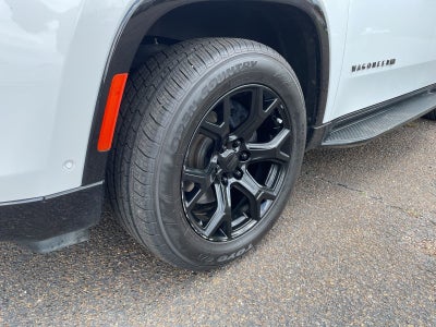 2023 Jeep Wagoneer Base