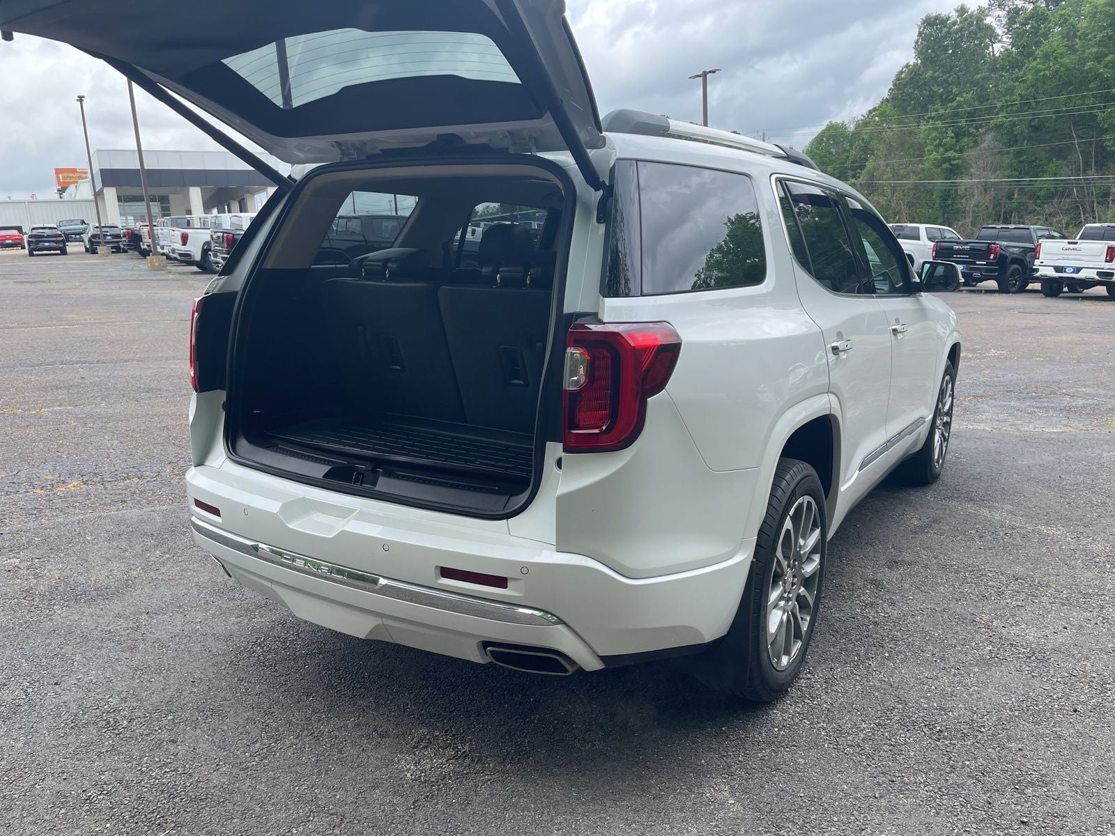 2023 GMC Acadia Denali