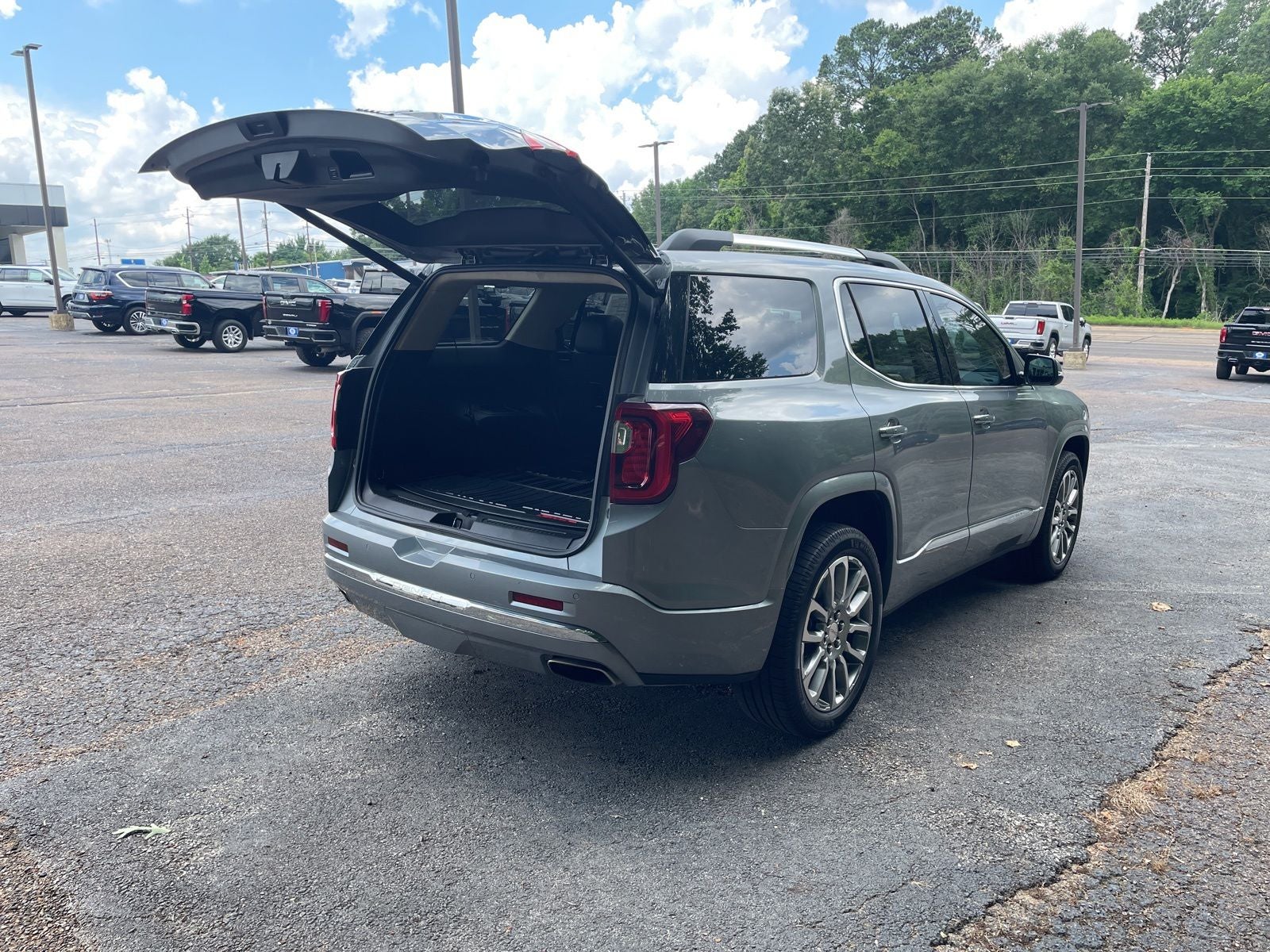 2023 GMC Acadia Denali