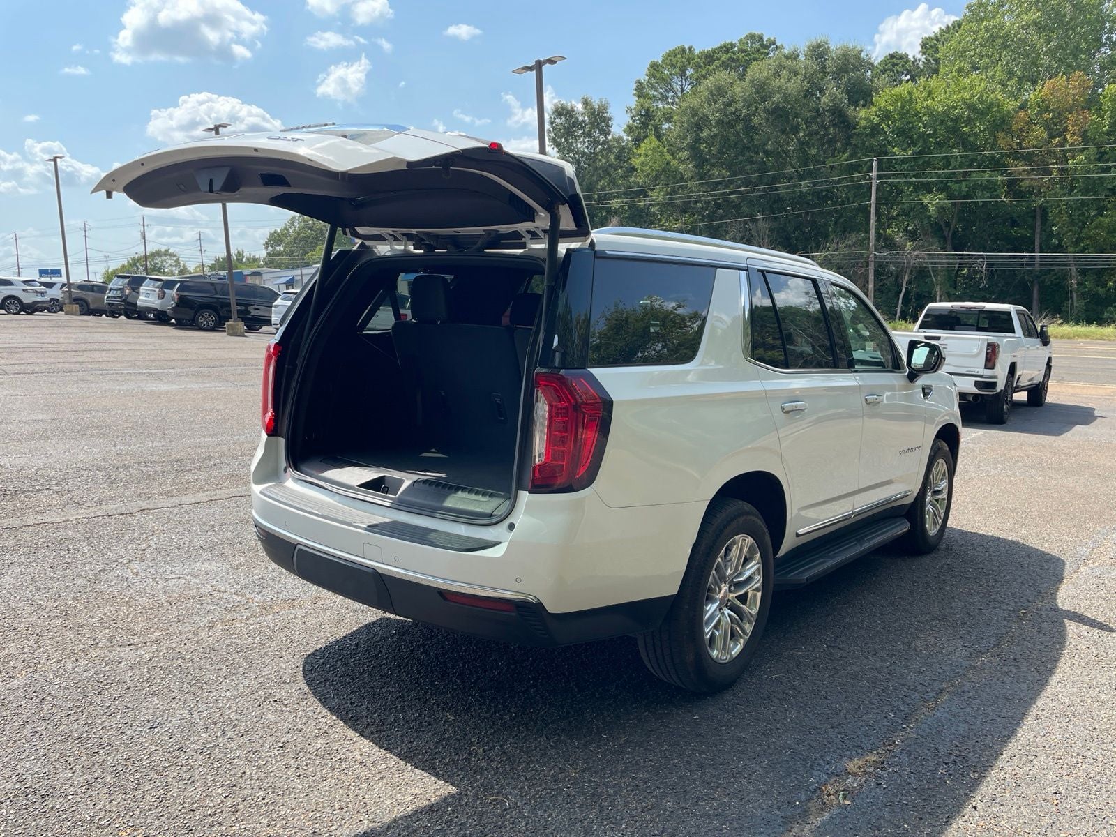2024 GMC Yukon SLT