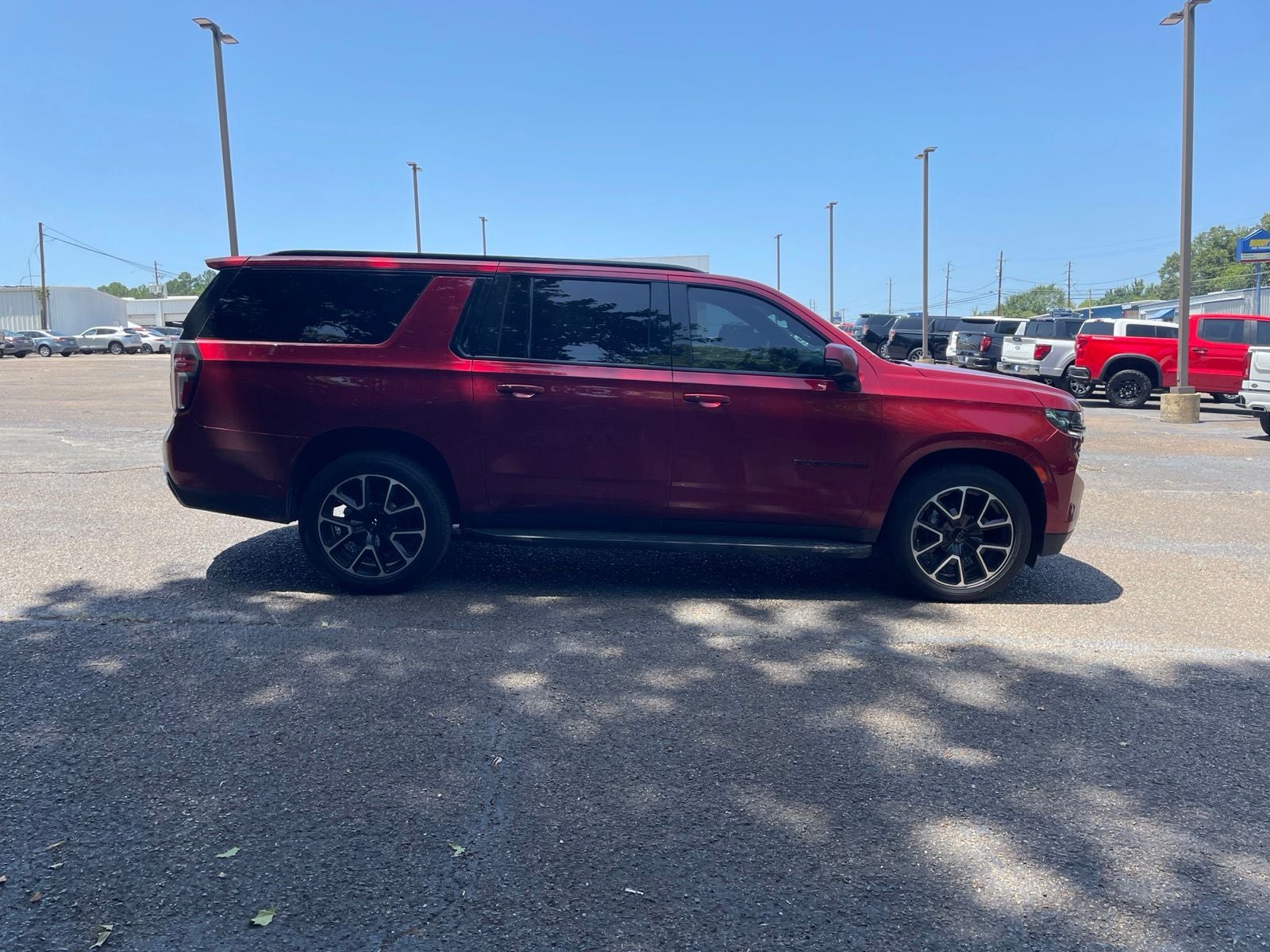 2023 Chevrolet Suburban RST