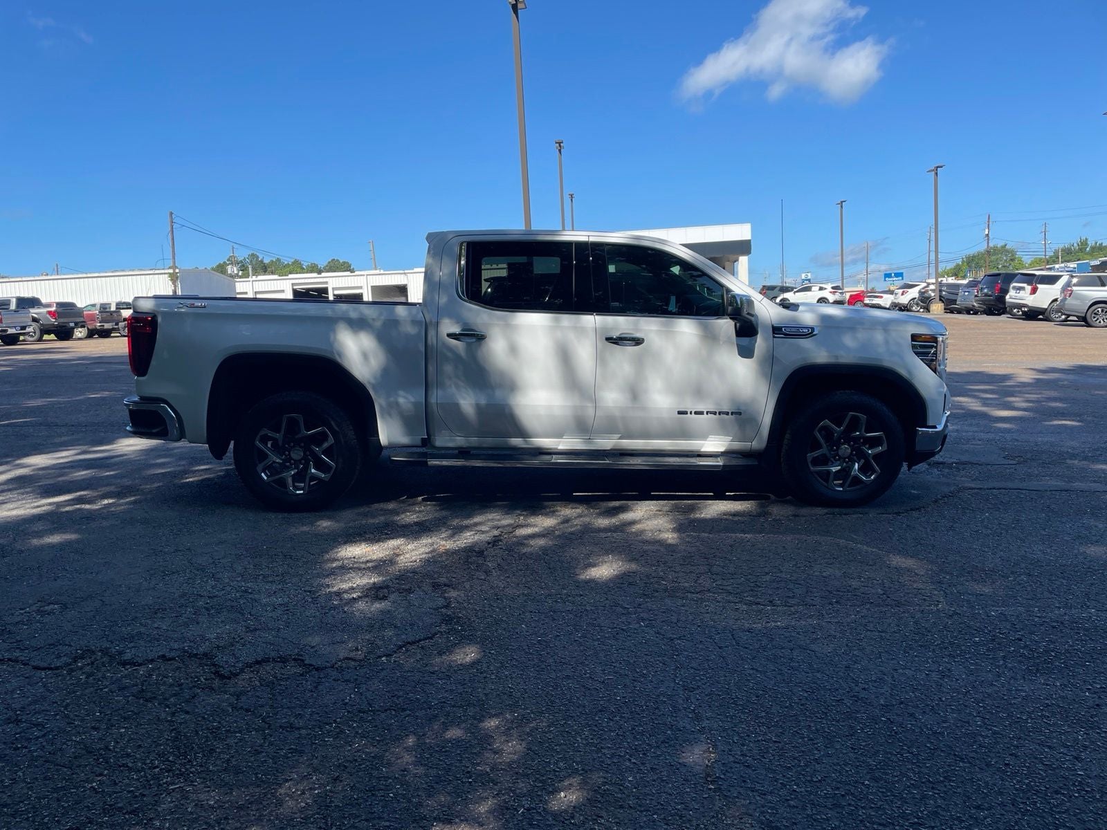 2025 GMC Sierra 1500 SLT
